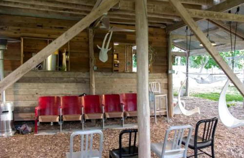 Beautifully Furnished Bell Tent Rental for a Vacation in Elgin, Texas - Foto 18