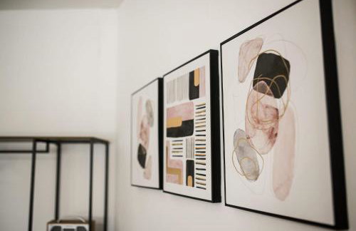 Detached Property With Secure Compound Parking - Foto 7