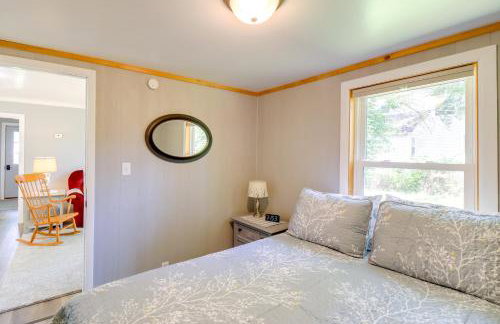 Wayland Retreat with Deck Walk to Downtown! - Foto 16