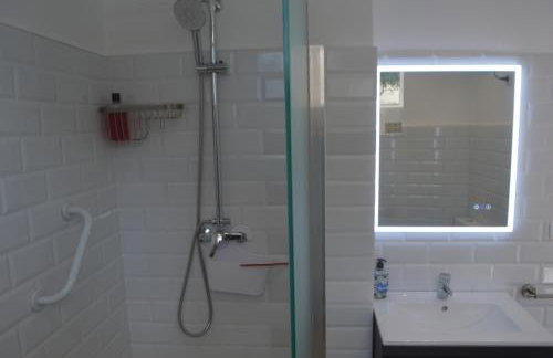 Espectacular Suite Privada a pie de playa y mar en CHALET ROQUETES - Foto 59