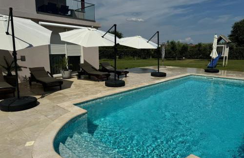 Valdebek Apartments with pool - Photo 32