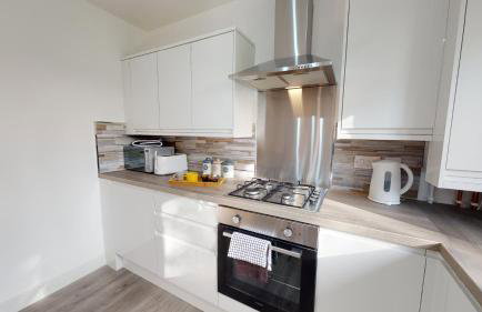 Beautiful & Spacious with 2 Free Parking Spaces - SRK Accommodation - Photo 23