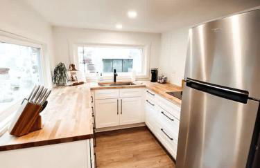 Stay Portland - The Graffiti Alley Tiny House - Food, Art & Beer - Photo 15