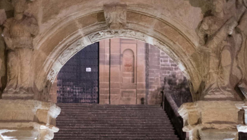Free tour nocturno por Baeza - Foto 3, Admirando la arquitectura de Baeza por la noche