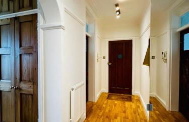 Luxurious 2BR stay in London-GerrardsCross-Wembley-private carpark-short walk to train station - Foto 28