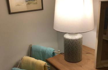 Beautiful riverfront cosy one bedroom apartment - Photo 18