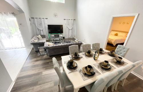 Fully Renovated, Quiet, Spacious Disney Themed Pool Home with Office - Foto 8