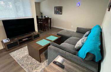 Peaceful Lakeside Retreat - Cozy 3BR Waterfront Home - Foto 20