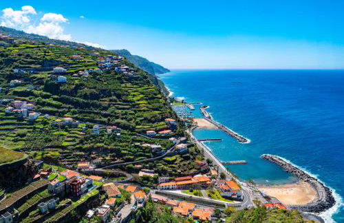 Villa Ocean Wave Calheta - Oversized Pool & Stunning Ocean Views - Photo 9