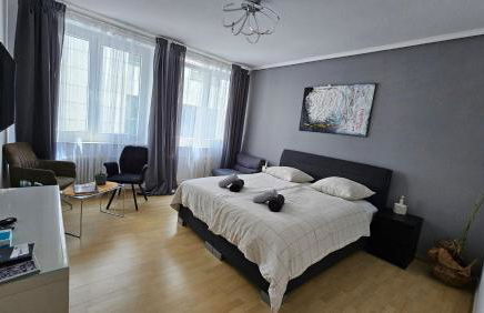 Top Central Stay - Cozy Bedroom & Kitchen in the Heart of the City and Hauptbahnhof - Foto 1