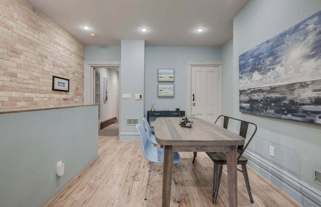 Casa Queen East Jaw Dropping 3BR Suite - Photo 21