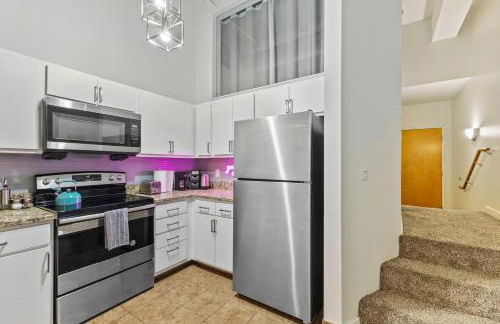 2BR Downtown Gem with Arcade games! - Sleeps 7 - Near Convention Center - Stadium - Photo 46