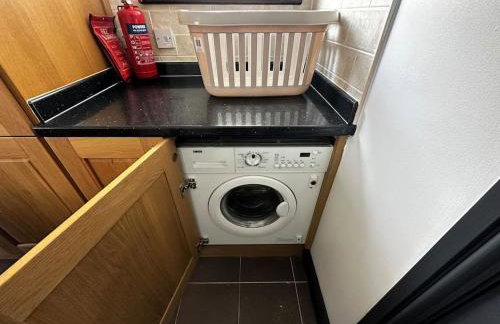 Green Haven Villa - 4BR Spacious House with Hot tub, Ample Parking, Air Condition, WIFI, Netflix, Patio & Garden - Foto 23