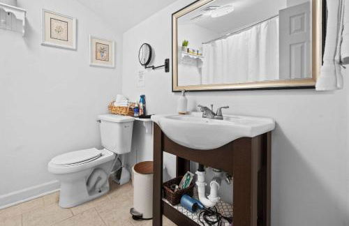 6 Min to North Hills - Private deck - In Unit Washer and Dryer - Foto 20