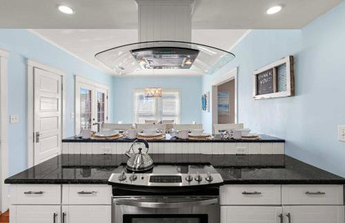 Walk to Beach at Historic Sears Kit Home - Foto 6