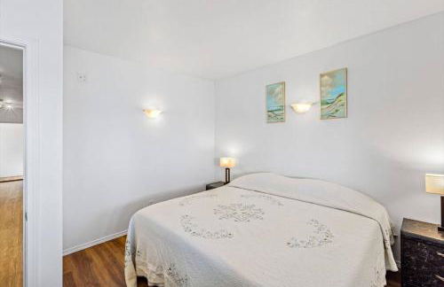 4BR waterfront home with beach access and views - Foto 39