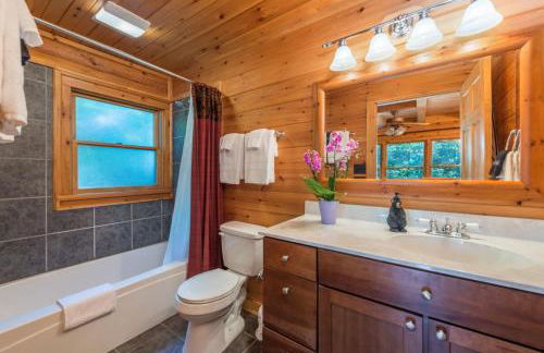 Above the Clouds Log Cabin, Hot Tub & Views! - Photo 20