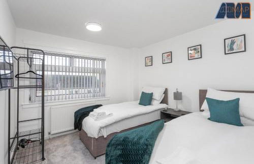 Modern 3 Bed Home in Bathgate with Garden - Photo 32