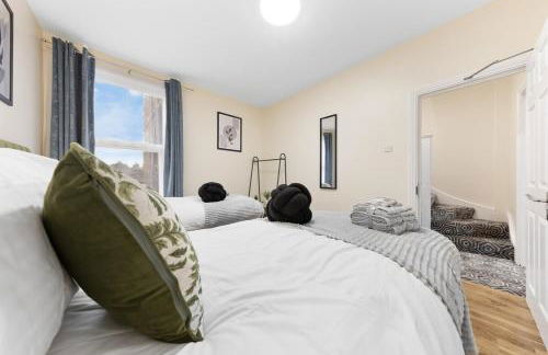 Lovely 4-BR Home In Leyton - Sleeps 14, Near Tube, Arcade, 100inchTV - Foto 50