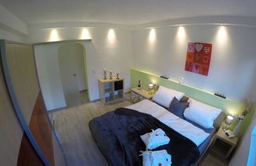 4 Sterne Ferienwohnung Schlossblick Sauna Pool Whirlpool pri - Foto 22