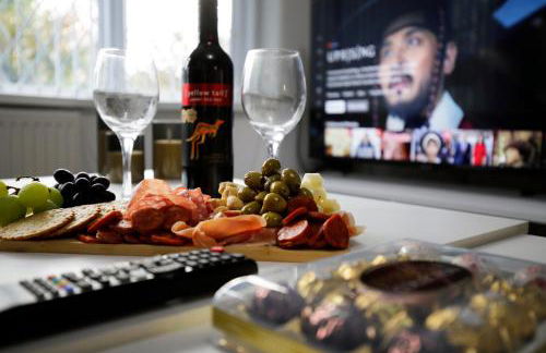 Spacious 3BR by Avalora Shortlets & Serviced Accommodations Queensway with big garden, Near train station - Foto 74