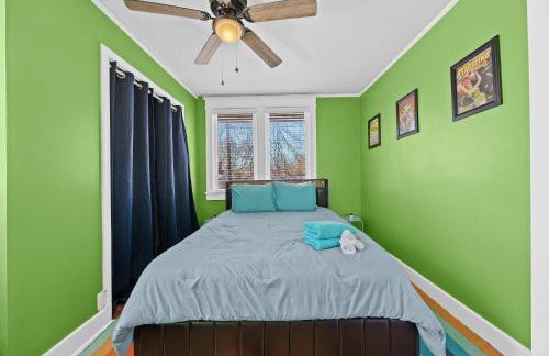 Cozy & Creative Top Unit in Lou's Arts District - Foto 7