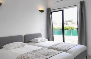 Airy 3br, AC, Garden, 2min Strip, 8min Oura Beach - Foto 30