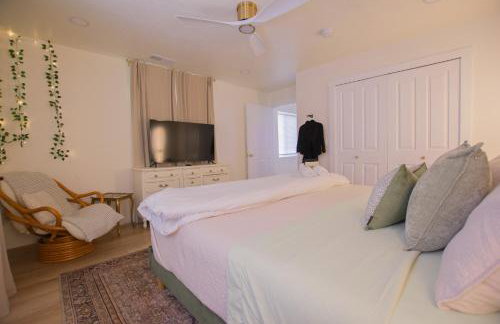 Bohemian ChiC SpaCation-Private HotTub-Close to Downtown-No Pet Fee! - Foto 34