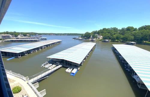 B Lakefront! Remodeled, Boat Slip, Patio Views, Pool, Boat Ramp, WIFI - Foto 37