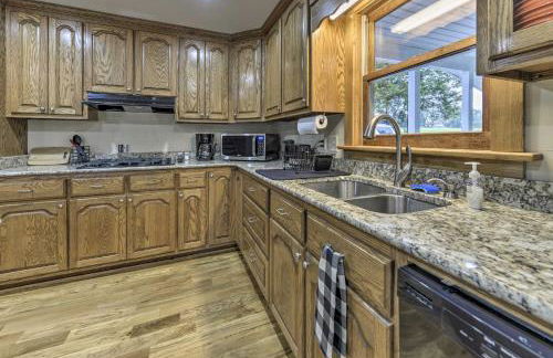 Remodeled Pittsboro Farmhouse Sitting on 220 Acres - Foto 10