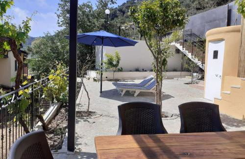 Chic Coastal Hill Escape - Photo 46