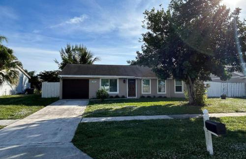 Master Bedroom w Pvt Bath in shared home - Foto 4