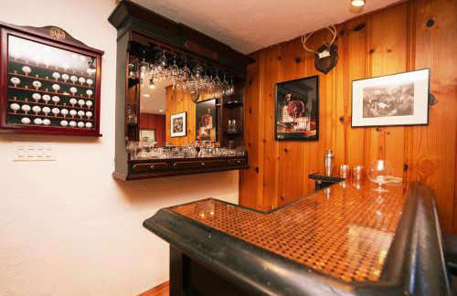 Cheerful 3BR Bar, Jacuzzi & Kids Treehouse - Foto 20