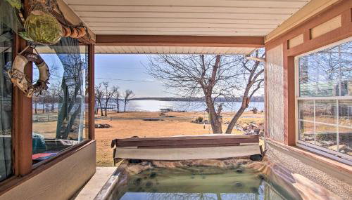 Cozy Lake Eufaula Hideaway with Fire Pit and Hot Tub! - Foto 1