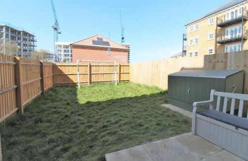 5 bed and 3 bath house in London - Photo 13