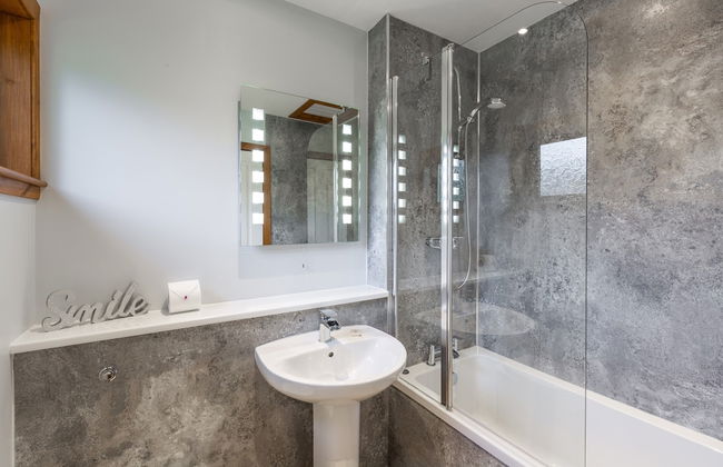 Birch 14 With Hot Tub, Newton Stewart - Photo 18