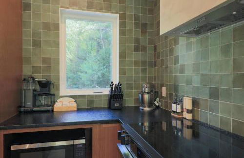 Cozy Luxury Cabin w Hot Tub, Fire Pit, King Bed - Foto 71