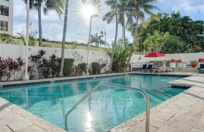 Modern Condo by the Beach, Water Taxi Stop, Prime Location! - Foto 25