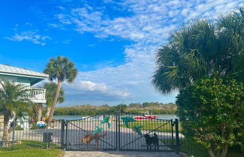 Guest suite - Waterfront -Pool & Hot tub- Walk to Beach - Foto 18