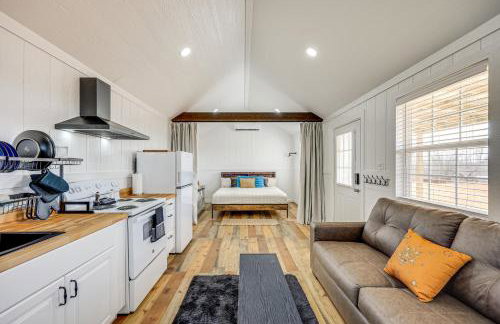 Hike, Hunt and Fish Pet-Friendly Studio in Dilley! - Photo 8