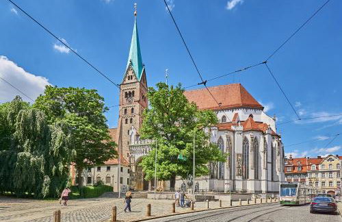 Stylish Old Town Apartment with Free Parking and a Balcony near the Cathedral - Foto 12