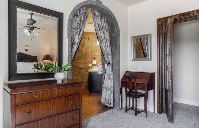 Wilson Creek Manor By Avantstay Sleeps 10! Amazing Estate w/ Pool & Game Room - Photo 25