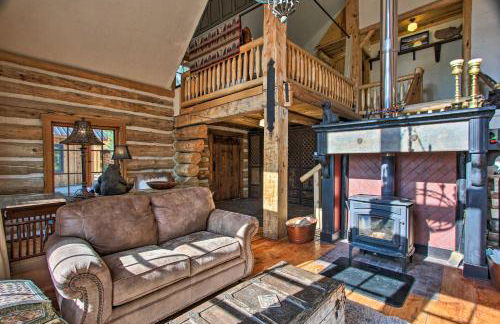 Snow Pine Retreat - Remote Crescent Log Cabin! - Foto 3