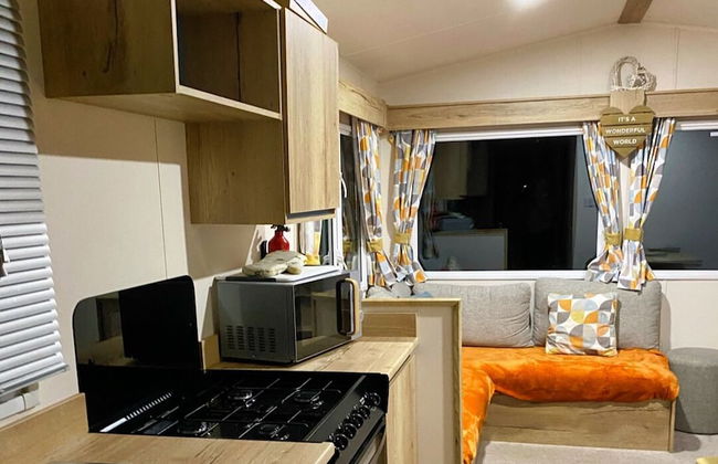 Lovely 2-bed Chalet in Prestatyn - Photo 9