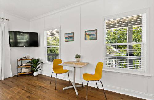 Treetop Cottage - 3 blocks from Historic District - Foto 9