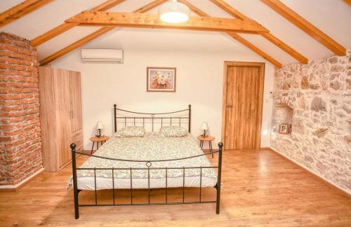 Heritage House Vrime - stone house with heated pool - Photo 46