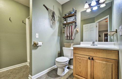 Guntersville Lake Home with Deck and Covered Boat Slip - Foto 14