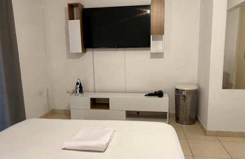 Jacuzzi studio close to athens airport!! - Foto 14