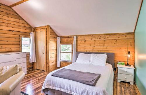 Less Than 1 Mi to Dtwn Suttons Bay! Studio with Shared Beach - Foto 3