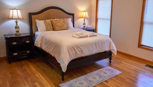 Serene Rustic Retreat with Lake - Photo 4